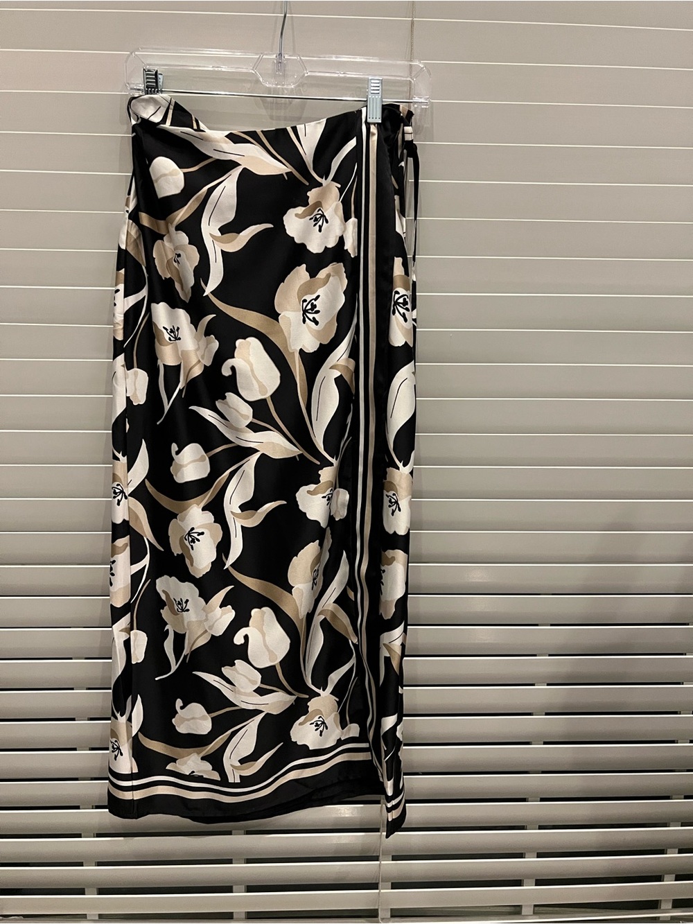 LOFT Outlet Floral Wrap Midi Skirt Size 10 Blac